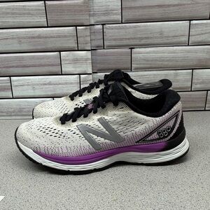 New Balance 880 Women’s size 6 in excellent con White l Purple Athletic Shoes